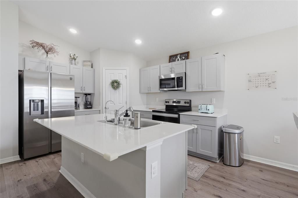 For Sale: $330,000 (3 beds, 2 baths, 1424 Square Feet)