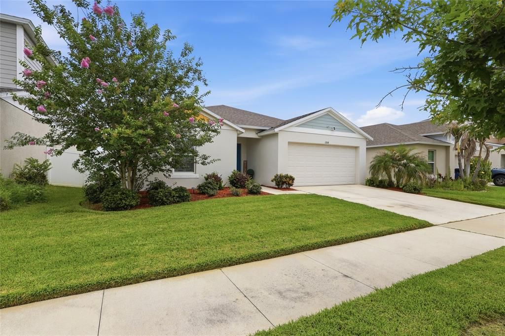 For Sale: $330,000 (3 beds, 2 baths, 1424 Square Feet)