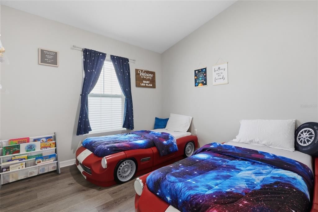 For Sale: $330,000 (3 beds, 2 baths, 1424 Square Feet)