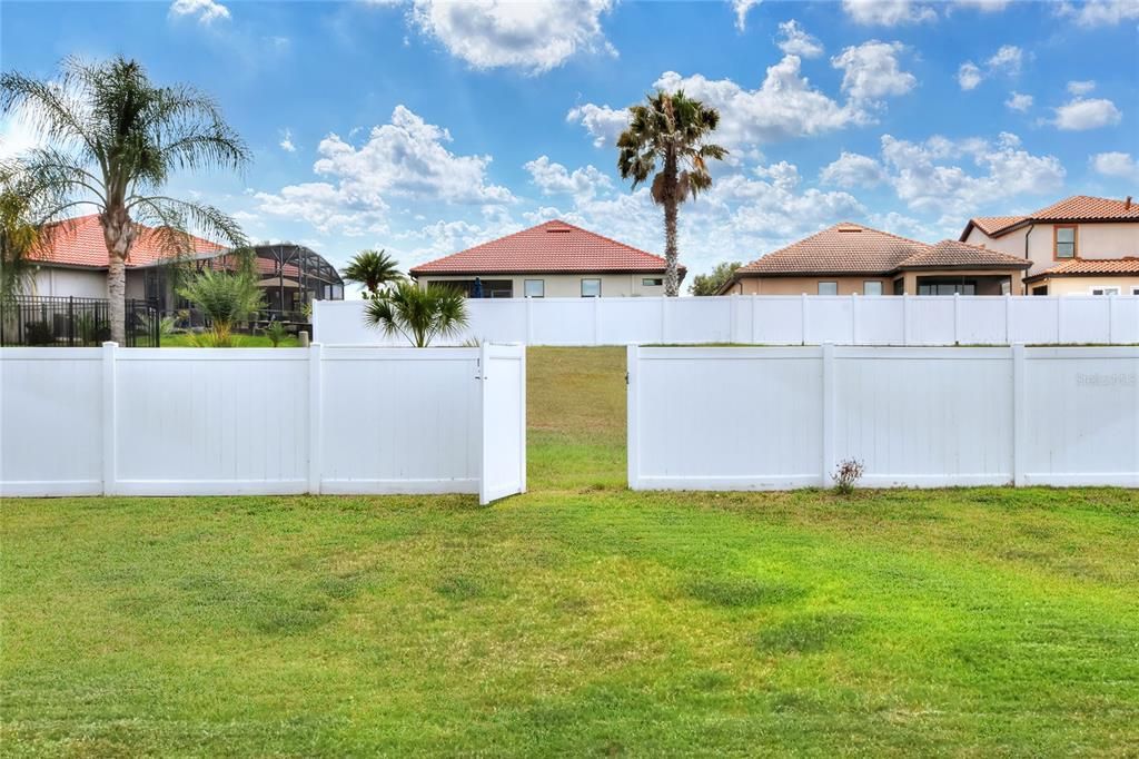 For Sale: $589,000 (4 beds, 3 baths, 3200 Square Feet)