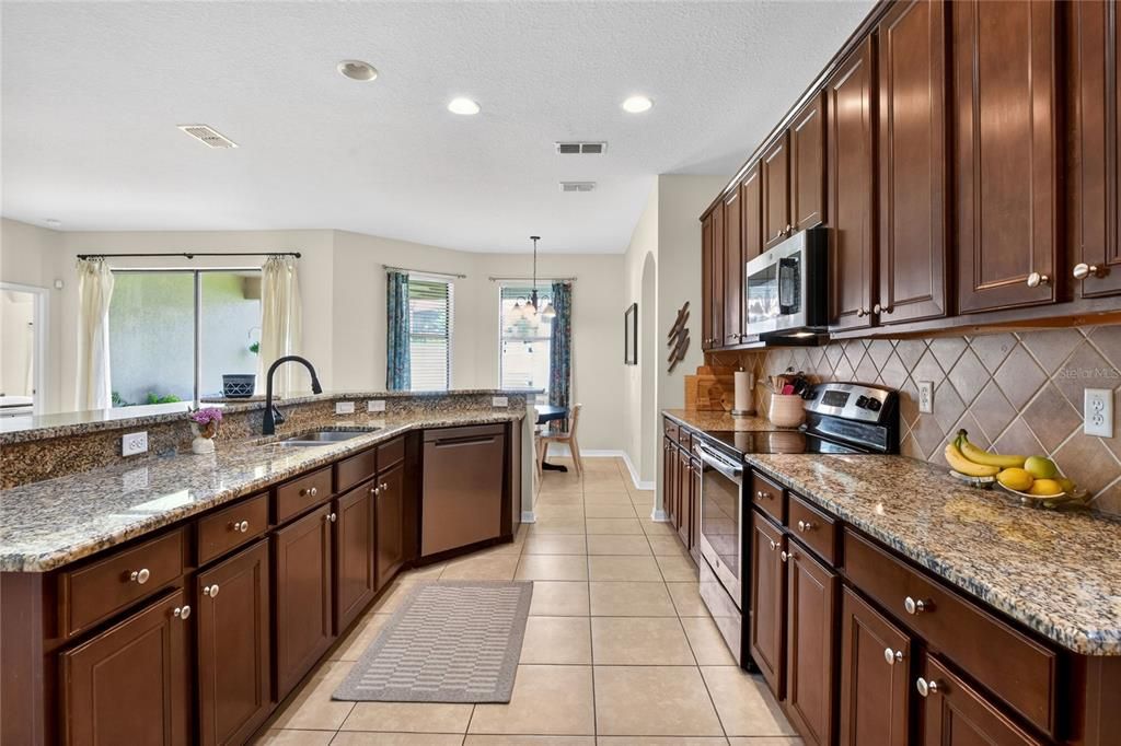 For Sale: $589,000 (4 beds, 3 baths, 3200 Square Feet)