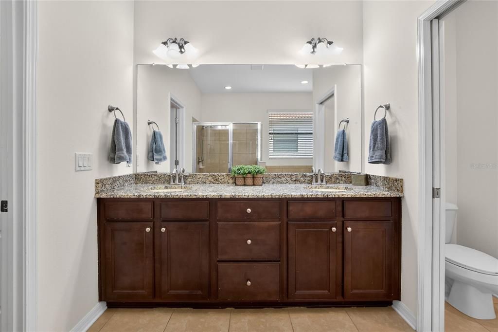 For Sale: $589,000 (4 beds, 3 baths, 3200 Square Feet)