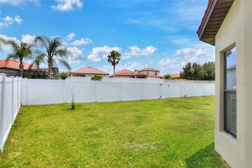 For Sale: $589,000 (4 beds, 3 baths, 3200 Square Feet)