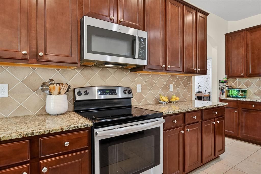 For Sale: $589,000 (4 beds, 3 baths, 3200 Square Feet)
