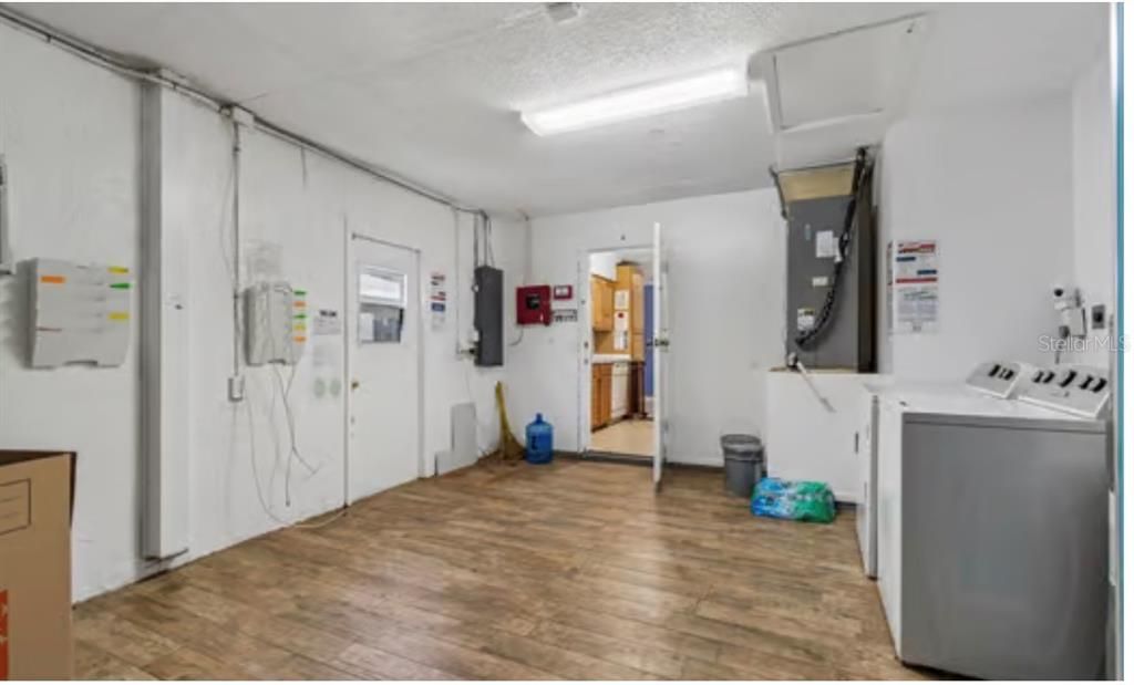 For Sale: $380,000 (3 beds, 2 baths, 1054 Square Feet)