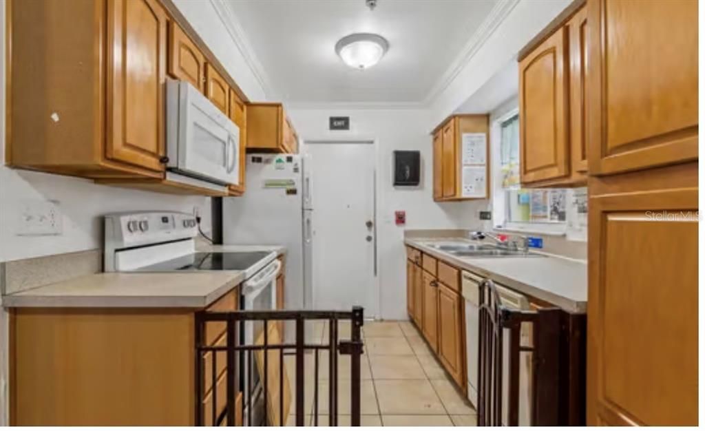 For Sale: $380,000 (3 beds, 2 baths, 1054 Square Feet)