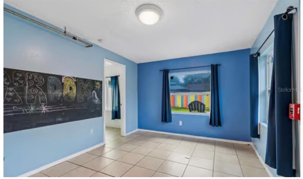 For Sale: $380,000 (3 beds, 2 baths, 1054 Square Feet)