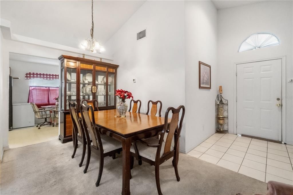 На продажу: $325,000 (4 спален, 2 ванн, 1699 Квадратных фут)