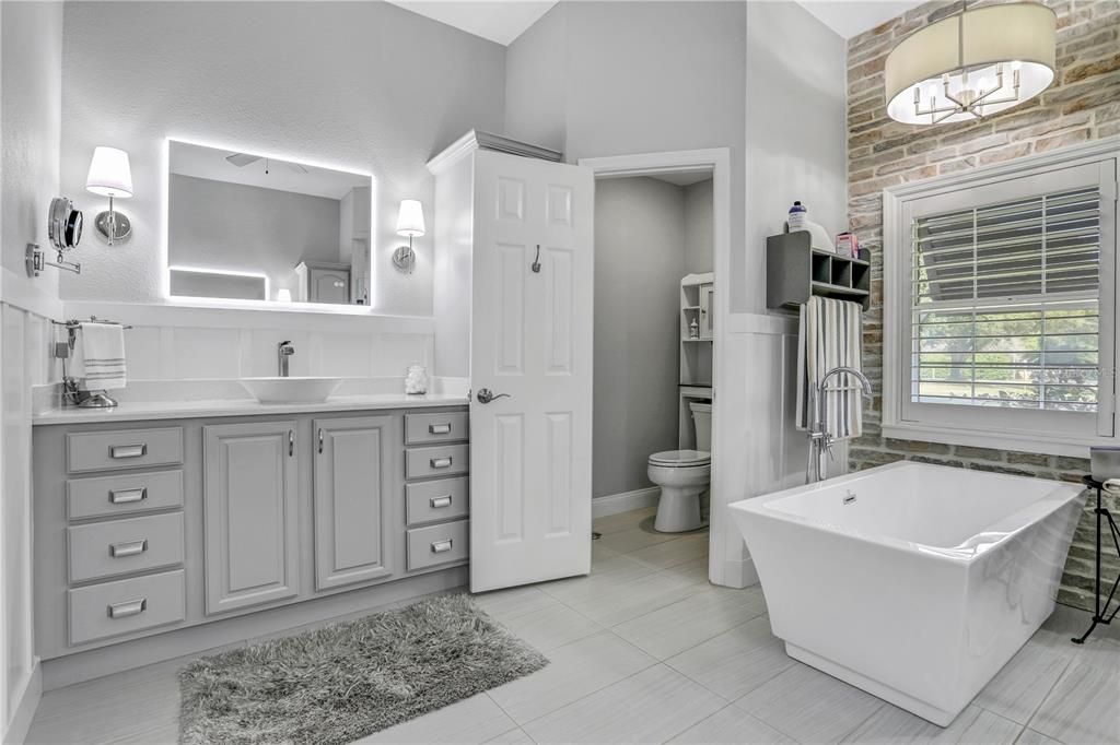 For Sale: $775,000 (3 beds, 2 baths, 2678 Square Feet)