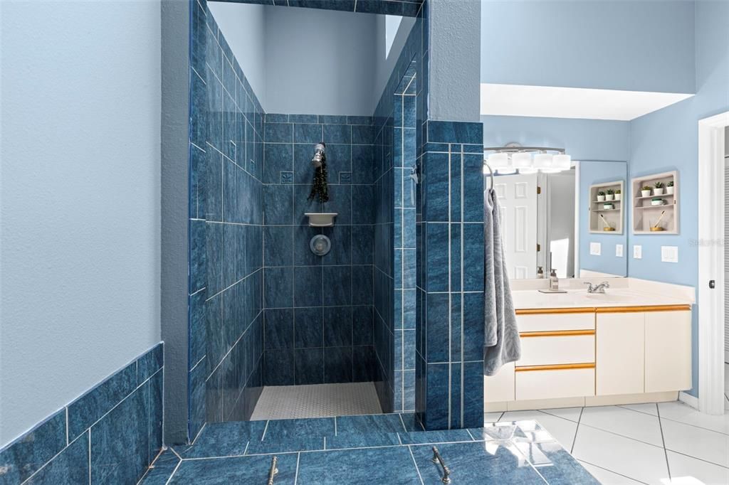 For Sale: $474,500 (2 beds, 2 baths, 1600 Square Feet)