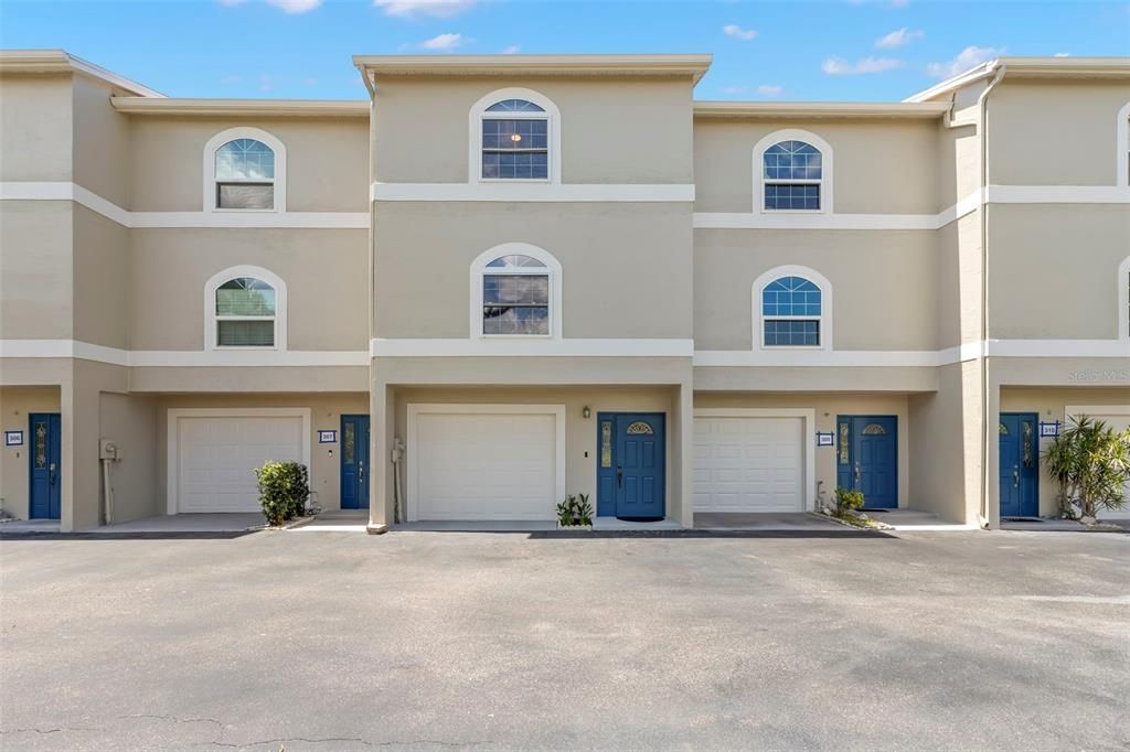 For Sale: $474,500 (2 beds, 2 baths, 1600 Square Feet)
