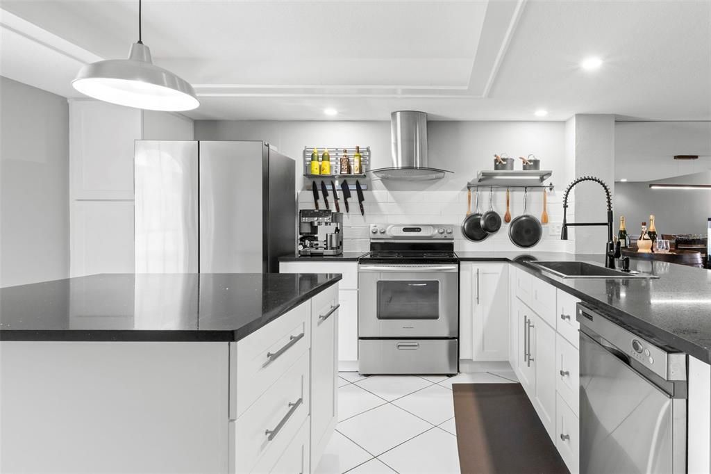 For Sale: $474,500 (2 beds, 2 baths, 1600 Square Feet)