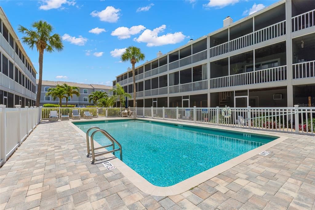 For Sale: $474,500 (2 beds, 2 baths, 1600 Square Feet)