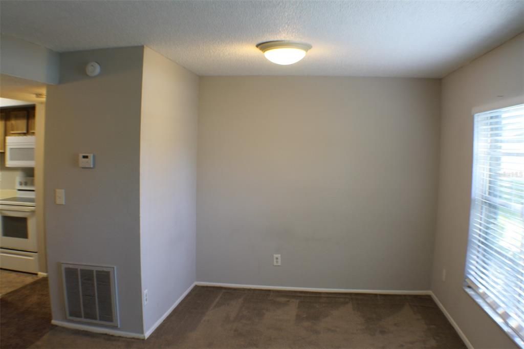 For Rent: $1,300 (2 beds, 2 baths, 912 Square Feet)