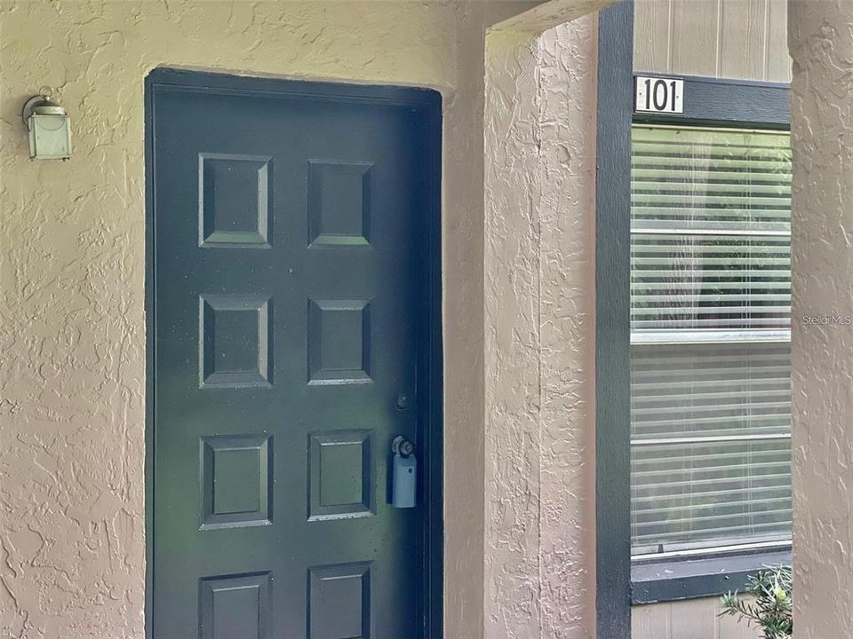 For Rent: $1,300 (2 beds, 2 baths, 912 Square Feet)