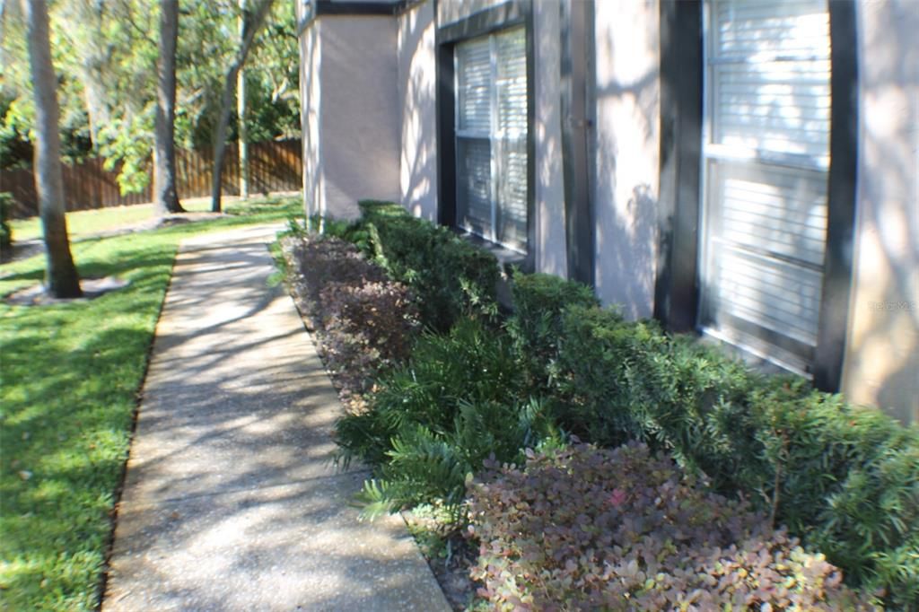 For Rent: $1,300 (2 beds, 2 baths, 912 Square Feet)
