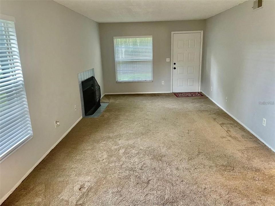For Rent: $1,300 (2 beds, 2 baths, 912 Square Feet)