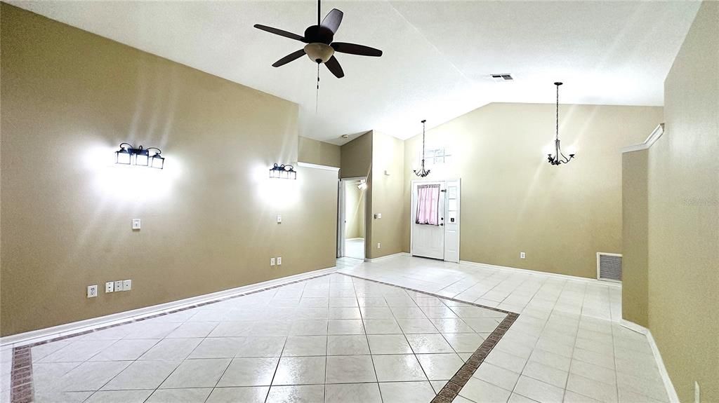 En Venta: $355,900 (3 camas, 2 baños, 1580 Pies cuadrados)