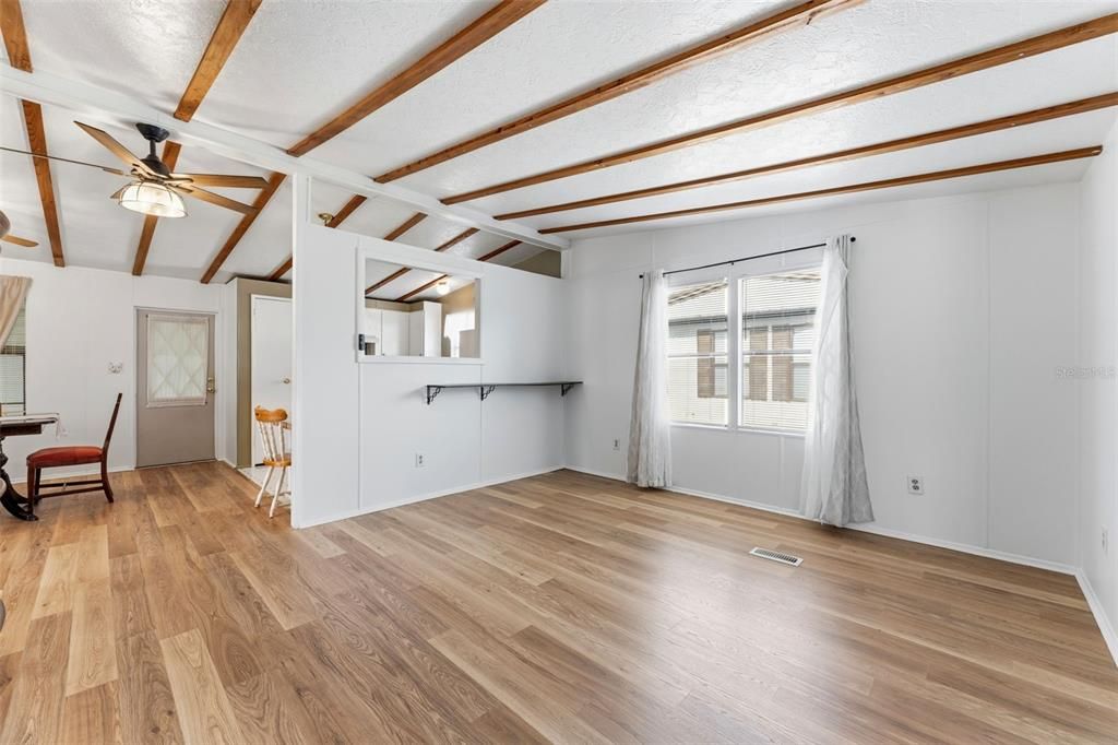 На продажу: $153,000 (2 спален, 2 ванн, 936 Квадратных фут)
