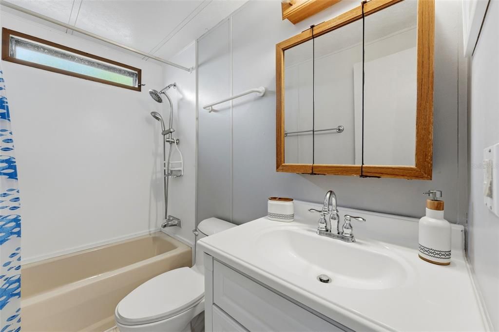 На продажу: $153,000 (2 спален, 2 ванн, 936 Квадратных фут)
