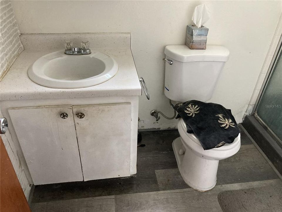 For Sale: $50,000 (2 beds, 2 baths, 1144 Square Feet)