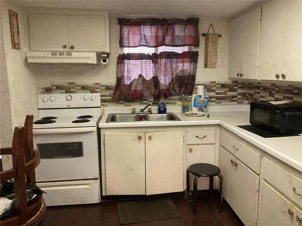 For Sale: $50,000 (2 beds, 2 baths, 1144 Square Feet)