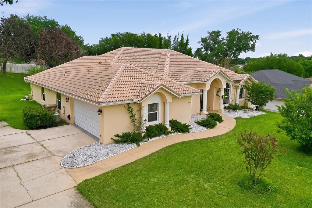 For Sale: $649,900 (5 beds, 3 baths, 2518 Square Feet)