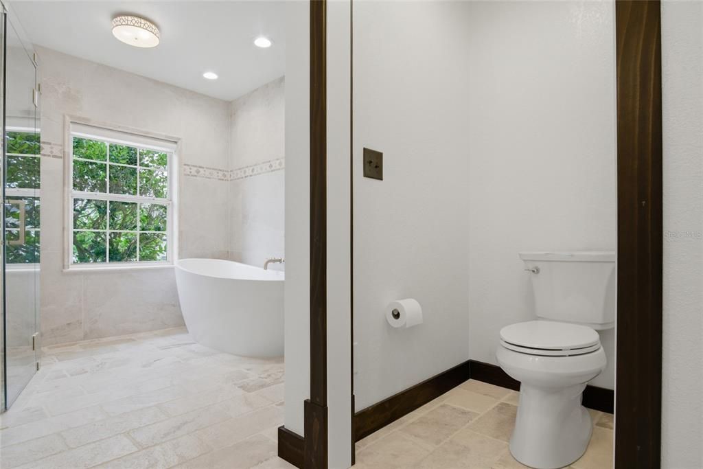 For Sale: $649,900 (5 beds, 3 baths, 2518 Square Feet)