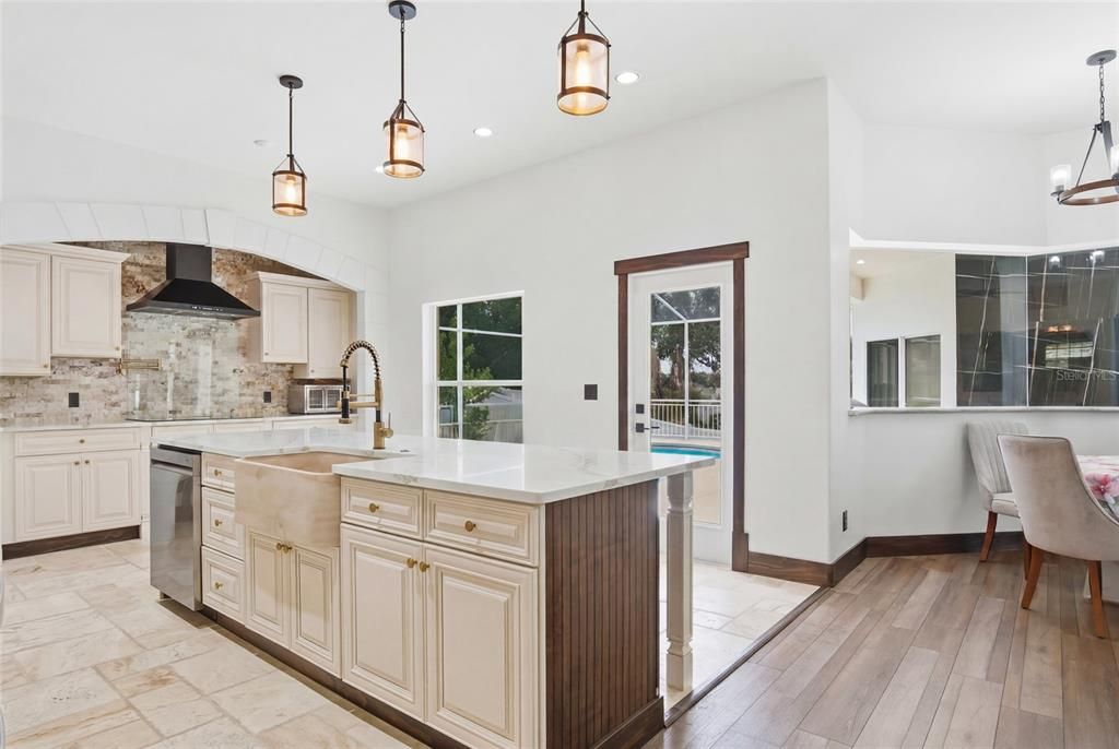 For Sale: $649,900 (5 beds, 3 baths, 2518 Square Feet)