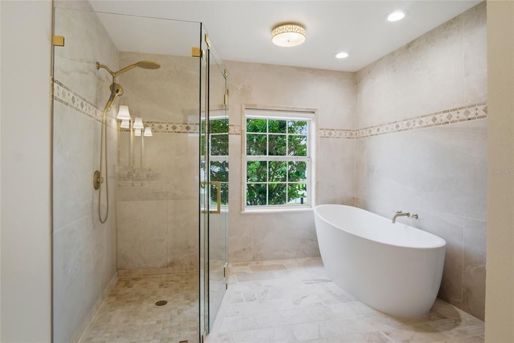 For Sale: $649,900 (5 beds, 3 baths, 2518 Square Feet)