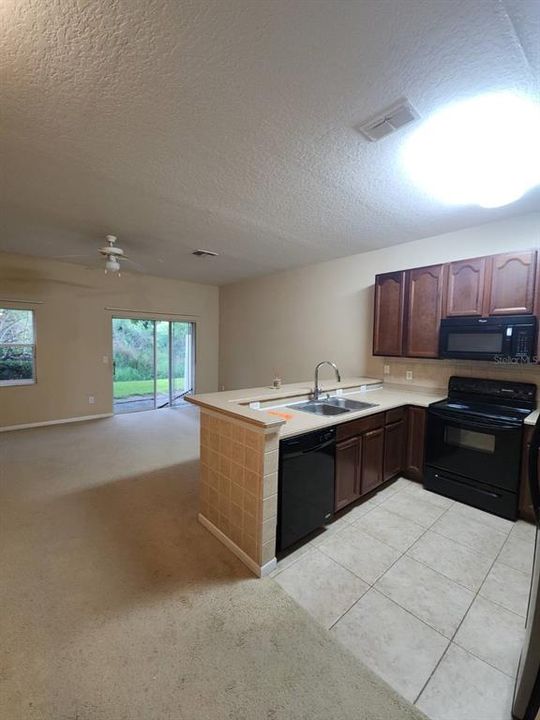 For Rent: $2,100 (3 beds, 2 baths, 1472 Square Feet)