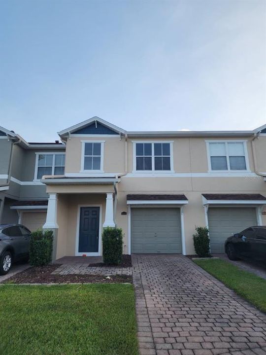 For Rent: $2,100 (3 beds, 2 baths, 1472 Square Feet)