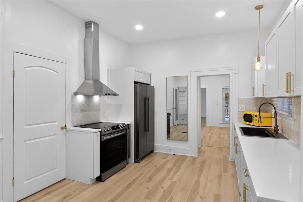 For Sale: $689,900 (5 beds, 3 baths, 4554 Square Feet)