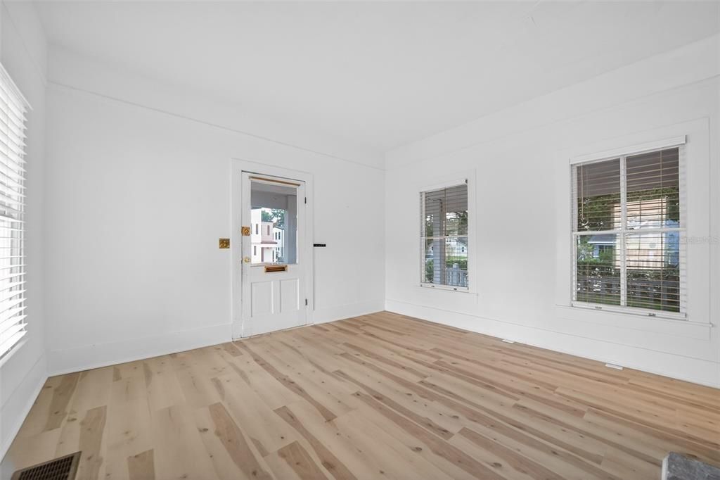 For Sale: $689,900 (5 beds, 3 baths, 4554 Square Feet)