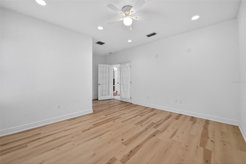 For Sale: $689,900 (5 beds, 3 baths, 4554 Square Feet)