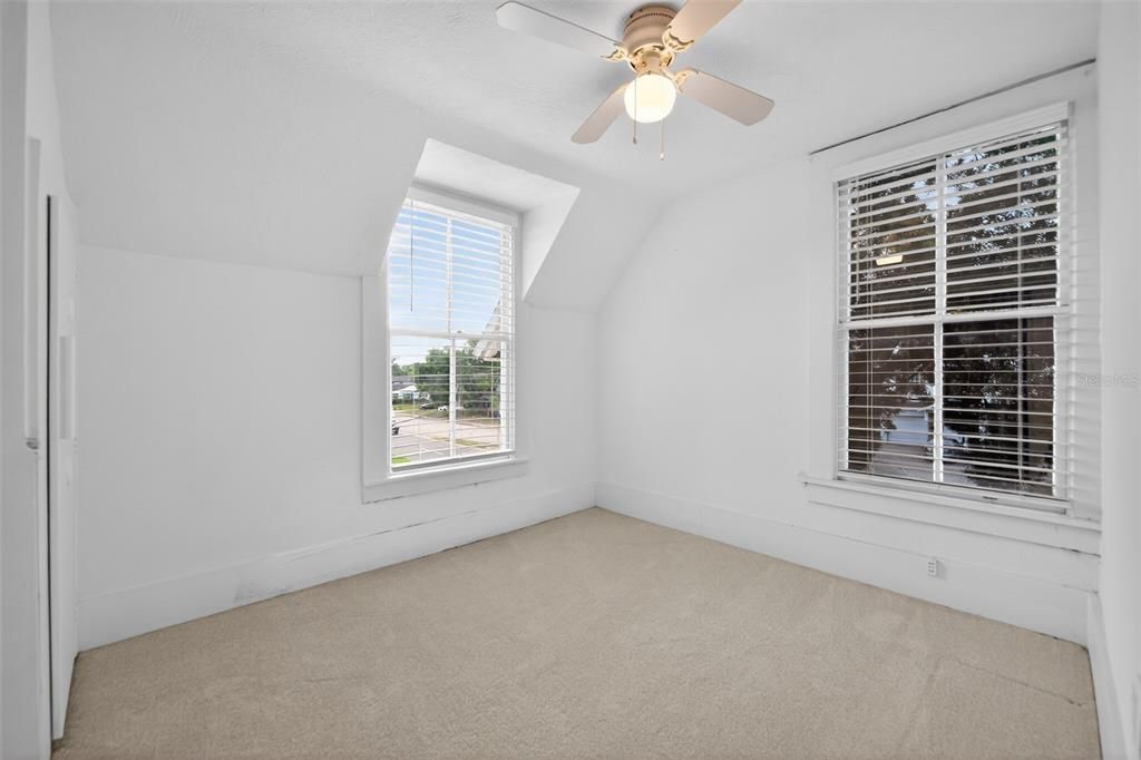 For Sale: $689,900 (5 beds, 3 baths, 4554 Square Feet)