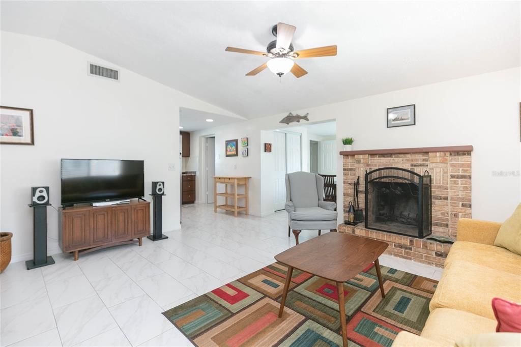 Active With Contract: $345,300 (4 beds, 1 baths, 1174 Square Feet)