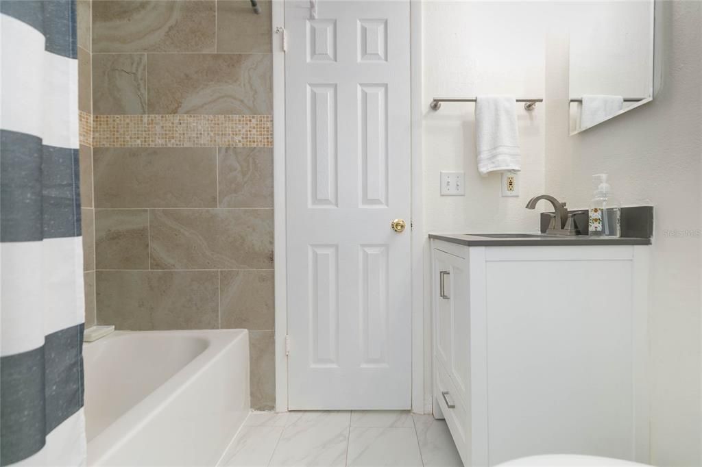 Active With Contract: $345,300 (4 beds, 1 baths, 1174 Square Feet)