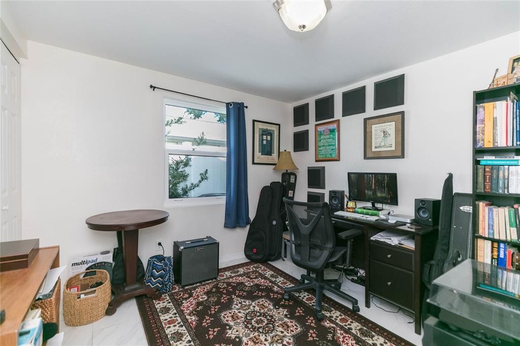 Active With Contract: $345,300 (4 beds, 1 baths, 1174 Square Feet)