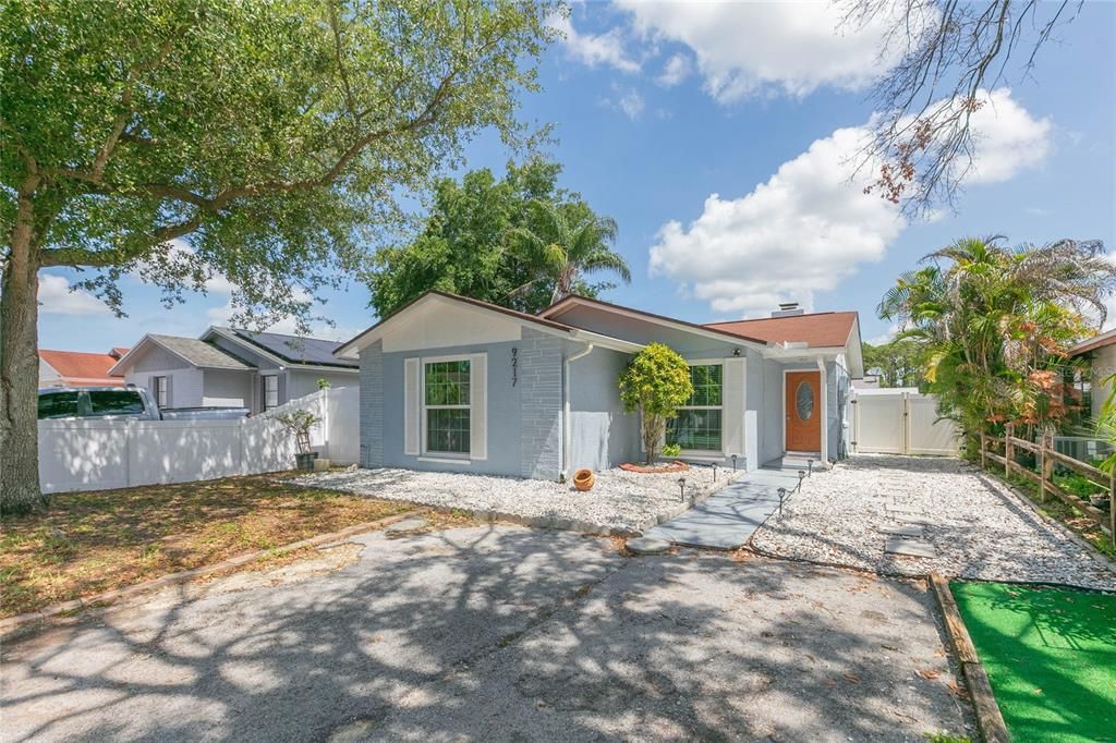 Active With Contract: $345,300 (4 beds, 1 baths, 1174 Square Feet)