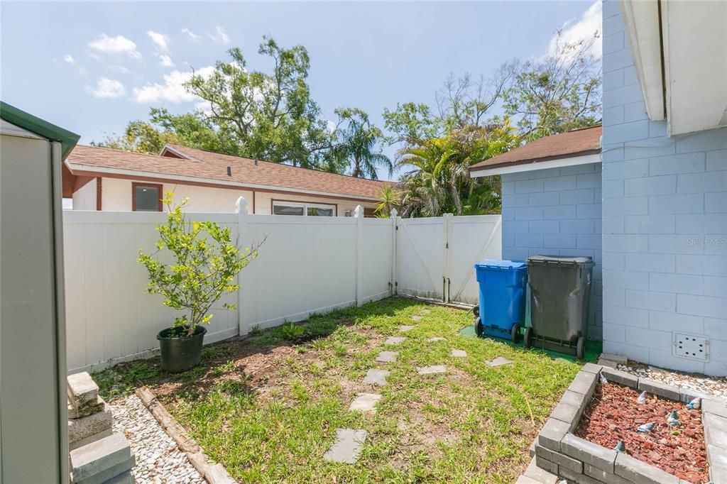 Active With Contract: $345,300 (4 beds, 1 baths, 1174 Square Feet)