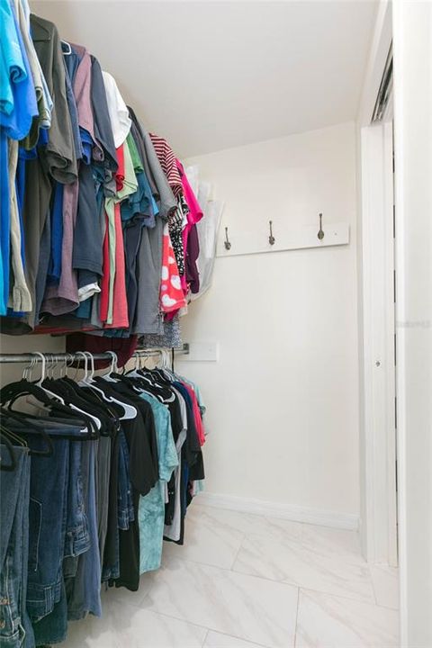 Active With Contract: $345,300 (4 beds, 1 baths, 1174 Square Feet)
