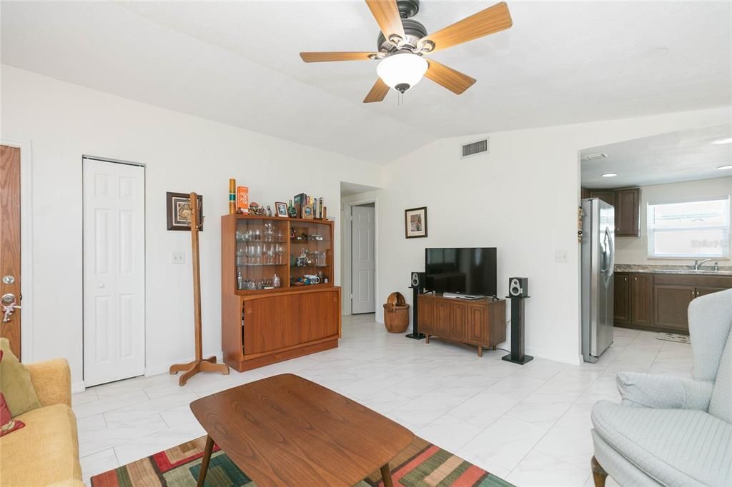 Active With Contract: $345,300 (4 beds, 1 baths, 1174 Square Feet)