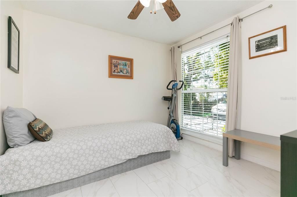 Active With Contract: $345,300 (4 beds, 1 baths, 1174 Square Feet)