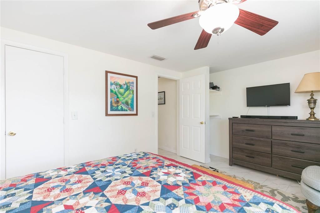 Active With Contract: $345,300 (4 beds, 1 baths, 1174 Square Feet)