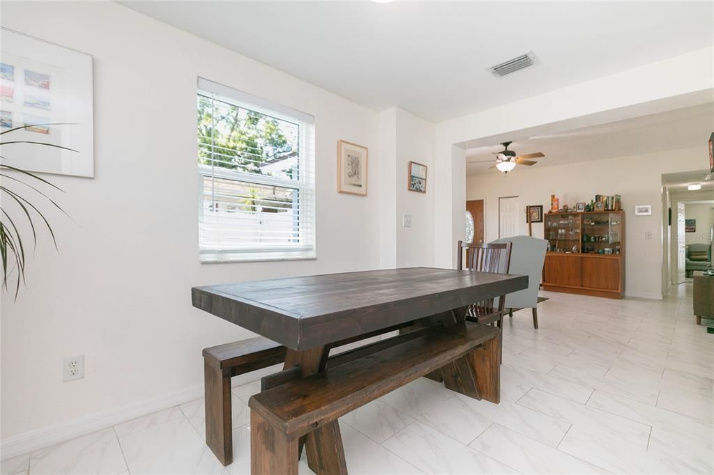Active With Contract: $345,300 (4 beds, 1 baths, 1174 Square Feet)
