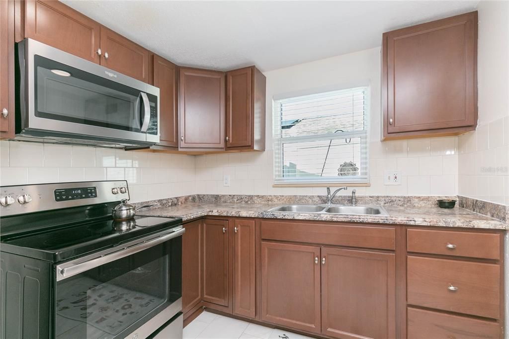Active With Contract: $345,300 (4 beds, 1 baths, 1174 Square Feet)