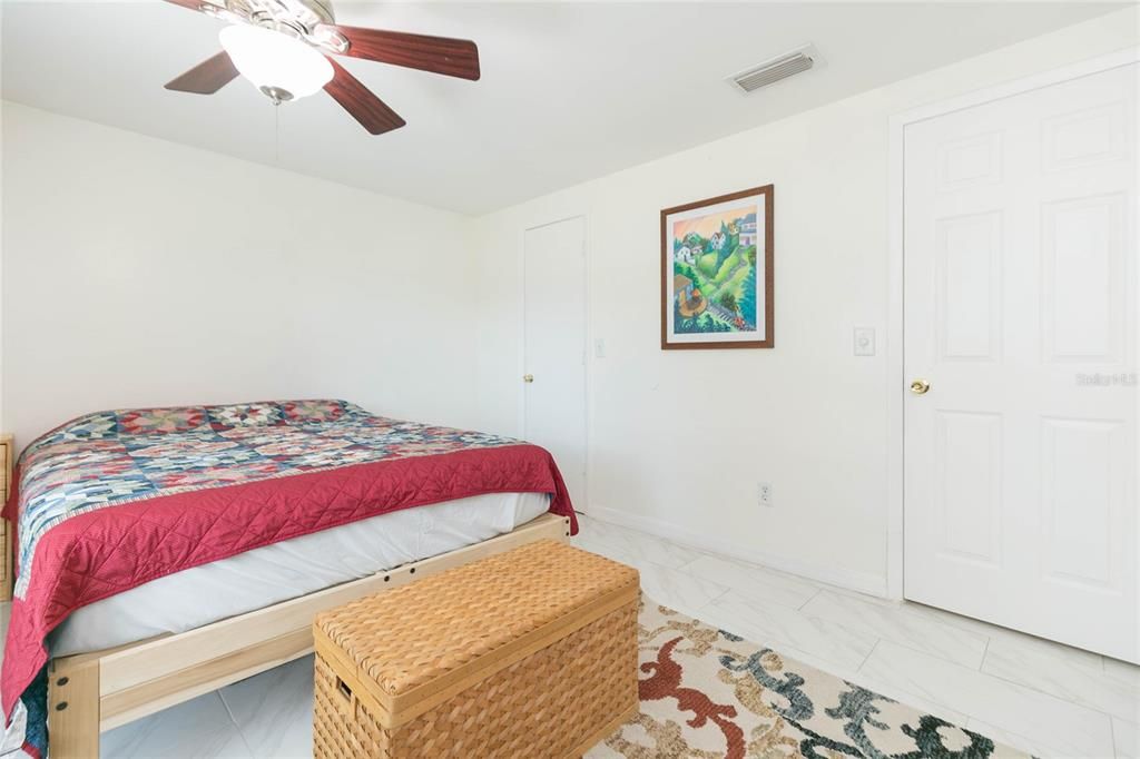 Active With Contract: $345,300 (4 beds, 1 baths, 1174 Square Feet)