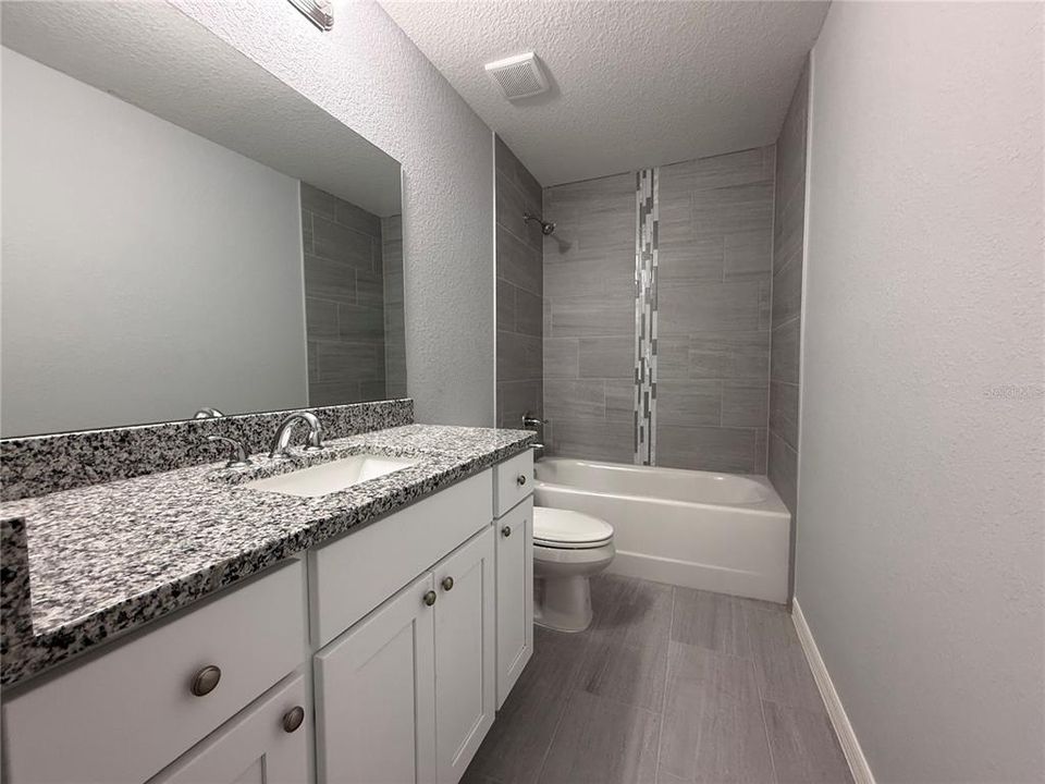 Activo con contrato: $209,900 (3 camas, 2 baños, 1232 Pies cuadrados)