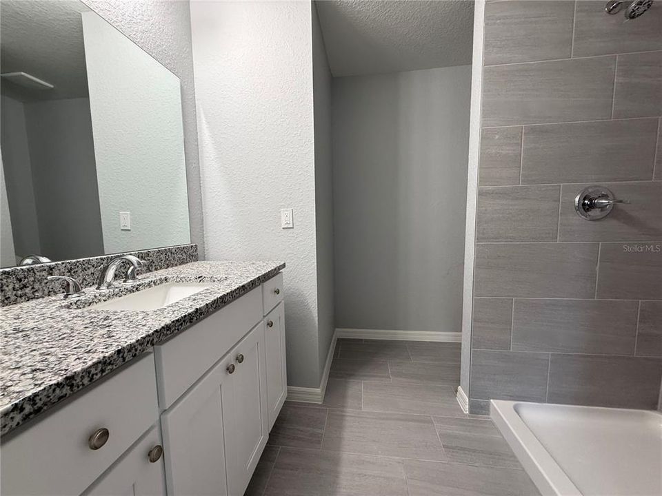 Activo con contrato: $209,900 (3 camas, 2 baños, 1232 Pies cuadrados)